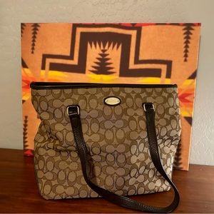 NWOT Coach Signature Zip Tote Shoulder Handbag ( khaki/brown) medium size